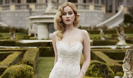 Elegant bride in Enzoani Wedding Dress
